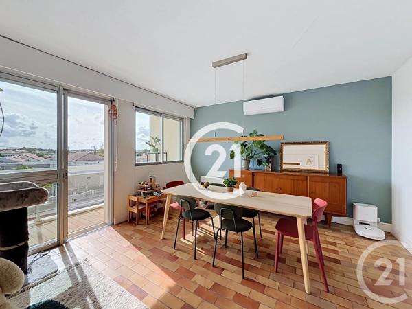 Appartement F3 à vendre  4 pièces - 109 m 2   COGNAC  - 16