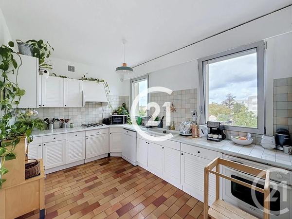 Appartement F3 à vendre  4 pièces - 109 m 2   COGNAC  - 16
