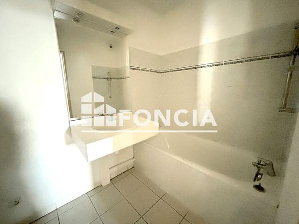 Location Appartement 3 pièces 65.65 m² - L'OREE DES REMPARTS - 1171 ROUTE DE L'AERODROME Montfavet 84140