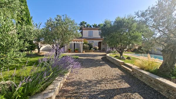 Magnifique villa avec piscine et extérieur d'exception à Maraussan