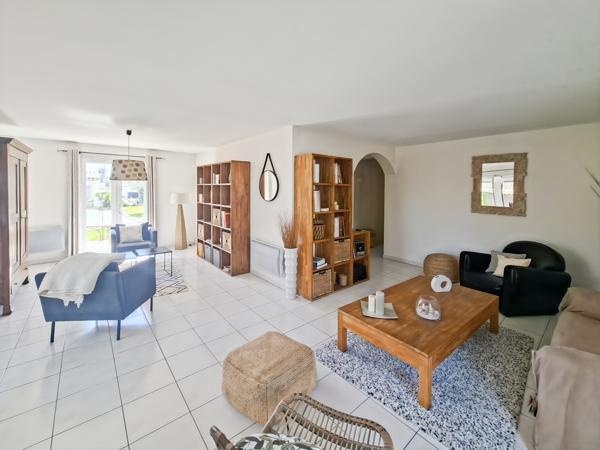 Magnifique villa avec piscine et extérieur d'exception à Maraussan