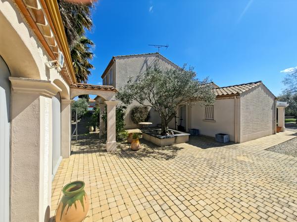 Magnifique villa avec piscine et extérieur d'exception à Maraussan
