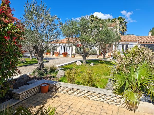 Magnifique villa avec piscine et extérieur d'exception à Maraussan
