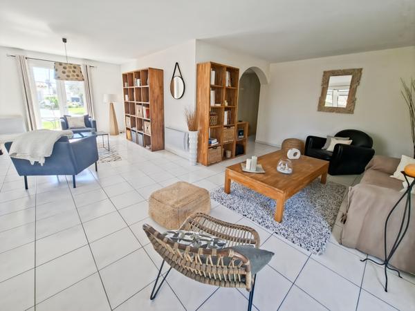 Magnifique villa avec piscine et extérieur d'exception à Maraussan