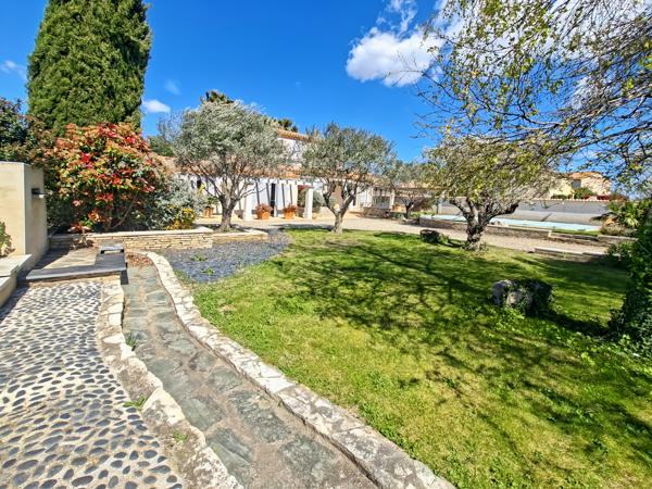 Magnifique villa avec piscine et extérieur d'exception à Maraussan