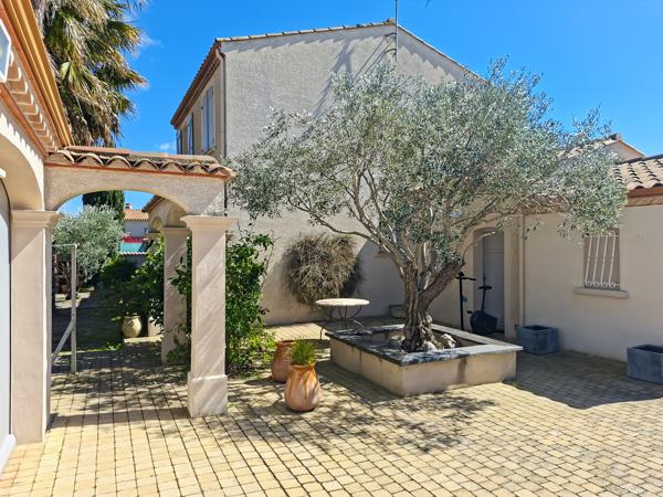 Magnifique villa avec piscine et extérieur d'exception à Maraussan