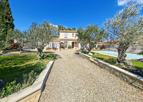 Magnifique villa avec piscine et extérieur d'exception à Maraussan