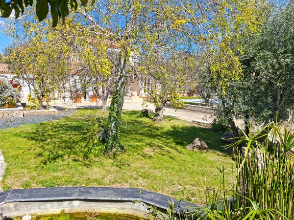 Magnifique villa avec piscine et extérieur d'exception à Maraussan