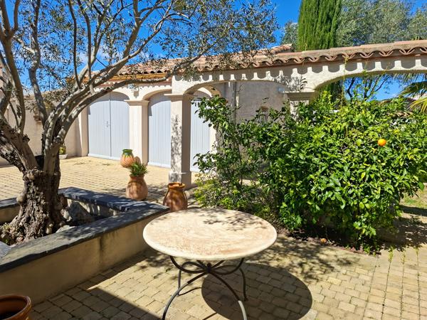 Magnifique villa avec piscine et extérieur d'exception à Maraussan