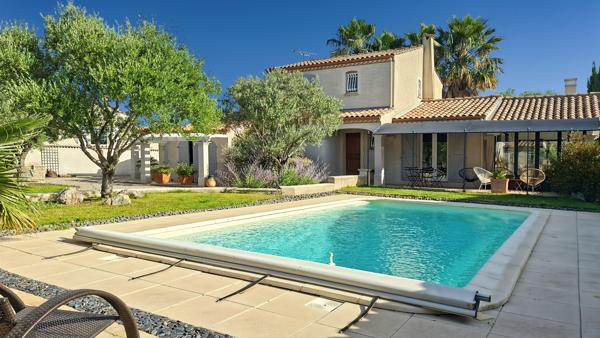 Magnifique villa avec piscine et extérieur d'exception à Maraussan