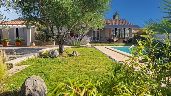 Magnifique villa avec piscine et extérieur d'exception à Maraussan