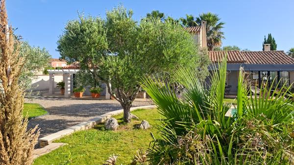 Magnifique villa avec piscine et extérieur d'exception à Maraussan