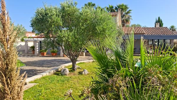 Magnifique villa avec piscine et extérieur d'exception à Maraussan