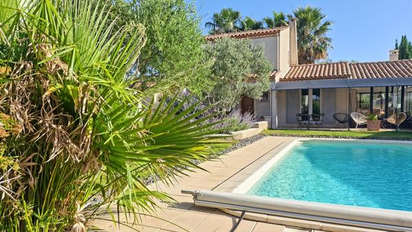 Magnifique villa avec piscine et extérieur d'exception à Maraussan