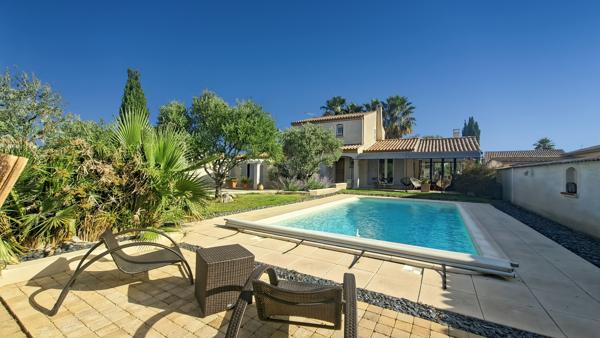 Magnifique villa avec piscine et extérieur d'exception à Maraussan