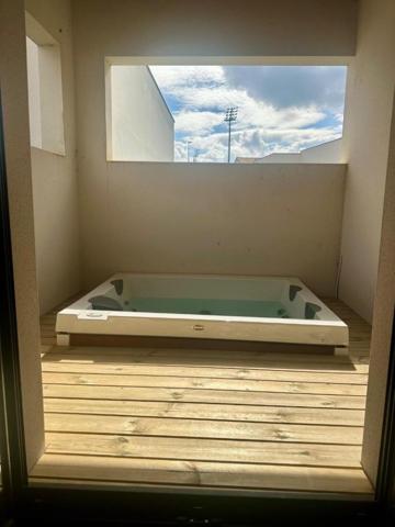 PAVILLON 2022 DE PLAIN PIED 4 CHAMBRES ET PISCINE A NIORT !