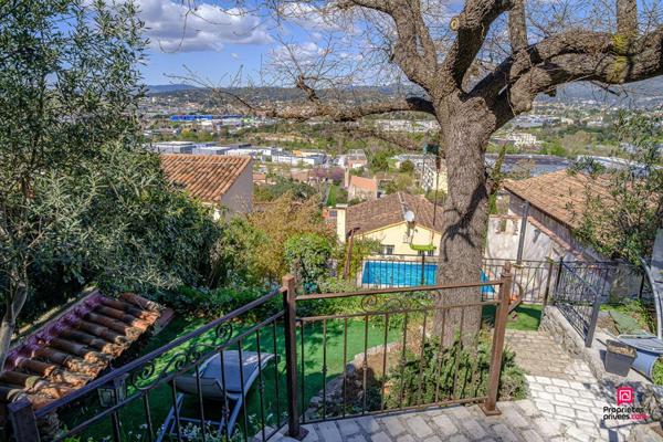 Maison  5 pièce(s) 124 m2 avec piscine