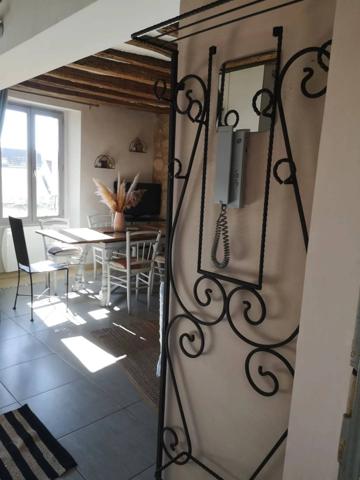 Idéalement située, charme de l'ancien