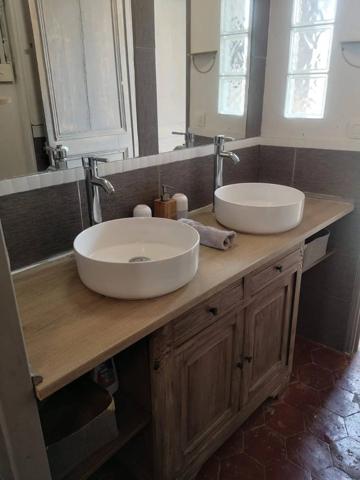 Idéalement située, charme de l'ancien