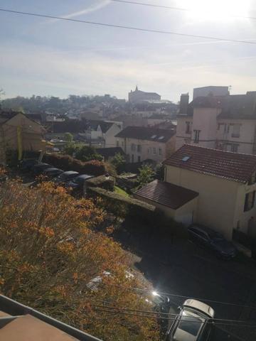 Idéalement située, charme de l'ancien