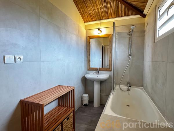 Vente Maison80 m² - 4 Pièces - L ETANG SALE LES BAINS (97427)