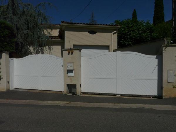 Maison lumineuse avec jardin aménagé