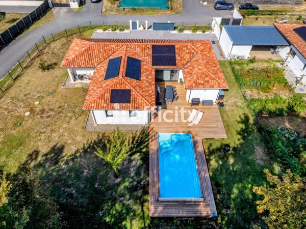Maison
         6 pièces
        - 130 m² Bien prestige 555 450 €*