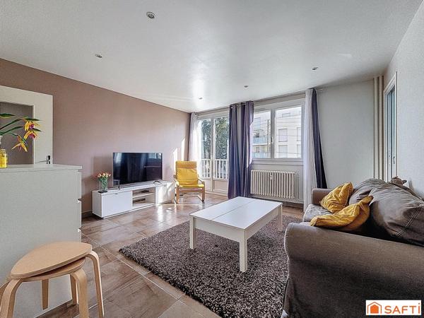 T4 lumineux avec cave et stationnements – Village-Centre