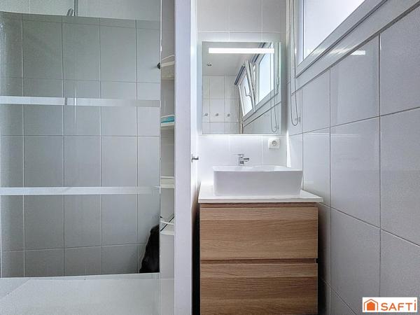 T4 lumineux avec cave et stationnements – Village-Centre