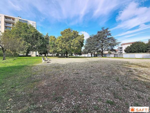 T4 lumineux avec cave et stationnements – Village-Centre