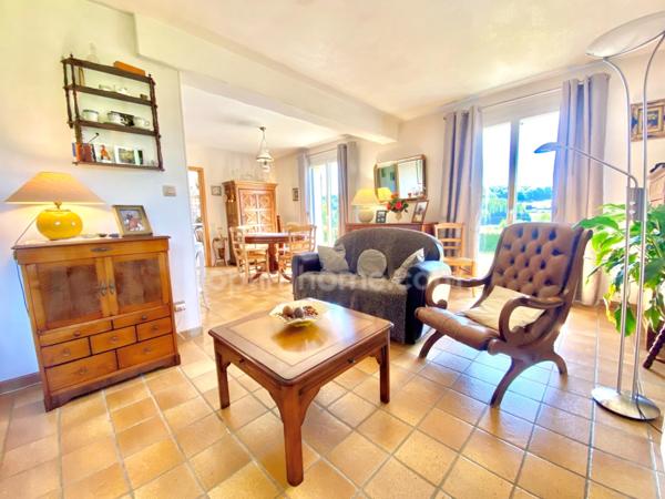 Maison à vendre à ORBEC (14), 4 chambres, Véranda, grand séjour, double garage, jardin arboré, vue dégagée