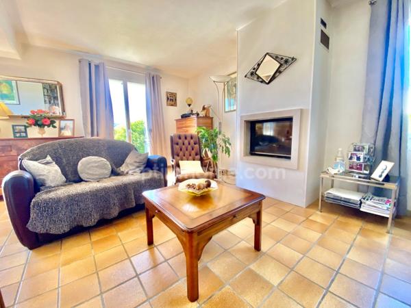 Maison à vendre à ORBEC (14), 4 chambres, Véranda, grand séjour, double garage, jardin arboré, vue dégagée