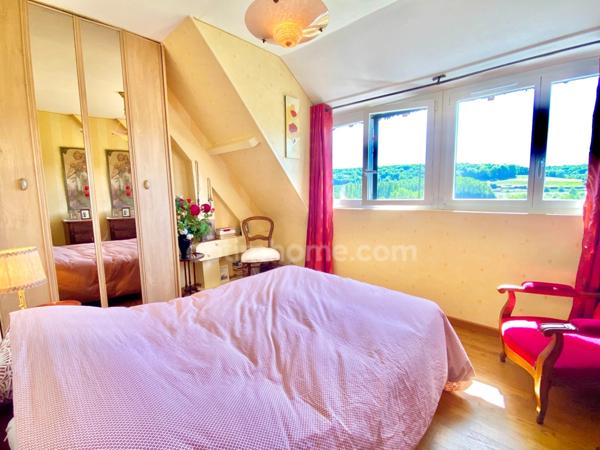 Maison à vendre à ORBEC (14), 4 chambres, Véranda, grand séjour, double garage, jardin arboré, vue dégagée