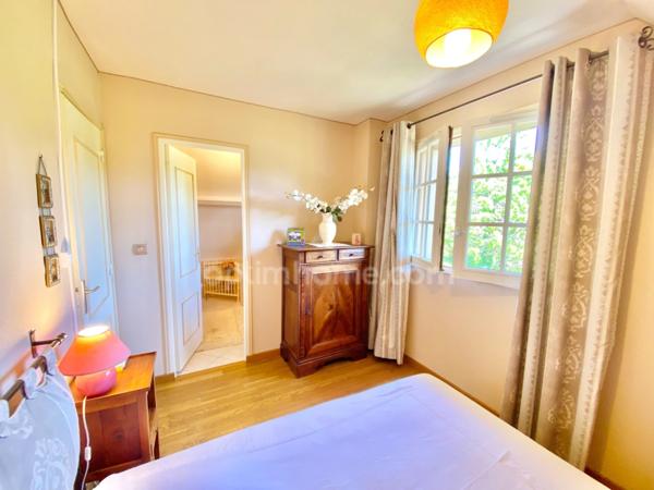 Maison à vendre à ORBEC (14), 4 chambres, Véranda, grand séjour, double garage, jardin arboré, vue dégagée