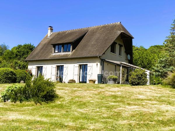 Maison à vendre à ORBEC (14), 4 chambres, Véranda, grand séjour, double garage, jardin arboré, vue dégagée