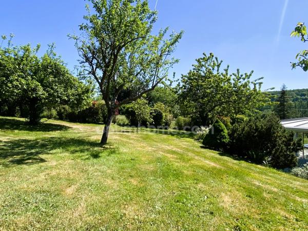 Maison à vendre à ORBEC (14), 4 chambres, Véranda, grand séjour, double garage, jardin arboré, vue dégagée