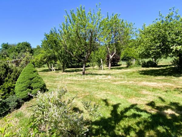 Maison à vendre à ORBEC (14), 4 chambres, Véranda, grand séjour, double garage, jardin arboré, vue dégagée