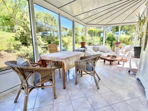 Maison à vendre à ORBEC (14), 4 chambres, Véranda, grand séjour, double garage, jardin arboré, vue dégagée