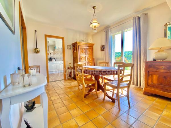 Maison à vendre à ORBEC (14), 4 chambres, Véranda, grand séjour, double garage, jardin arboré, vue dégagée