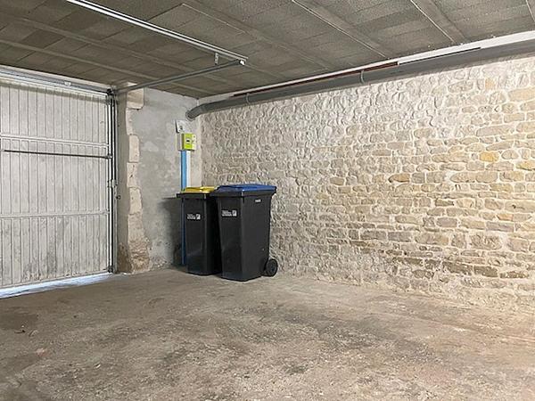 Maison en pierre 98 m2 3 chambres garage plein centre MARSILLY