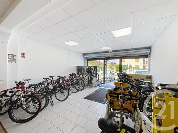 Immeuble à vendre  813 m 2   LAVAUR  - 81