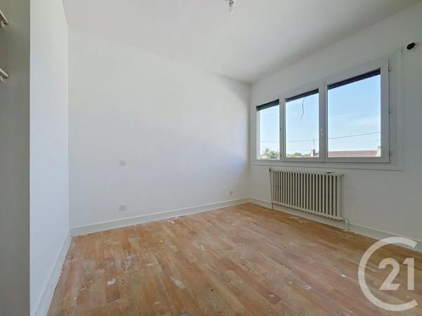 Immeuble à vendre  813 m 2   LAVAUR  - 81