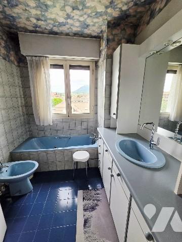 ANNECY PARMELAN-ALBIGNY, T3 de106 m² traversant, séjour avec cheminée, terrasse sud vue montagnes, 4