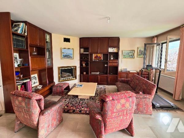 ANNECY PARMELAN-ALBIGNY, T3 de106 m² traversant, séjour avec cheminée, terrasse sud vue montagnes, 4