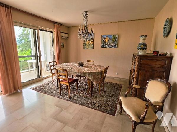 ANNECY PARMELAN-ALBIGNY, T3 de106 m² traversant, séjour avec cheminée, terrasse sud vue montagnes, 4