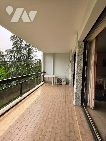 ANNECY PARMELAN-ALBIGNY, T3 de106 m² traversant, séjour avec cheminée, terrasse sud vue montagnes, 4