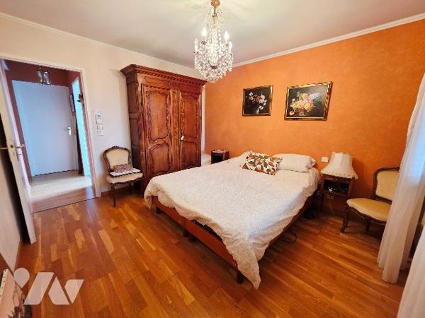 ANNECY PARMELAN-ALBIGNY, T3 de106 m² traversant, séjour avec cheminée, terrasse sud vue montagnes, 4