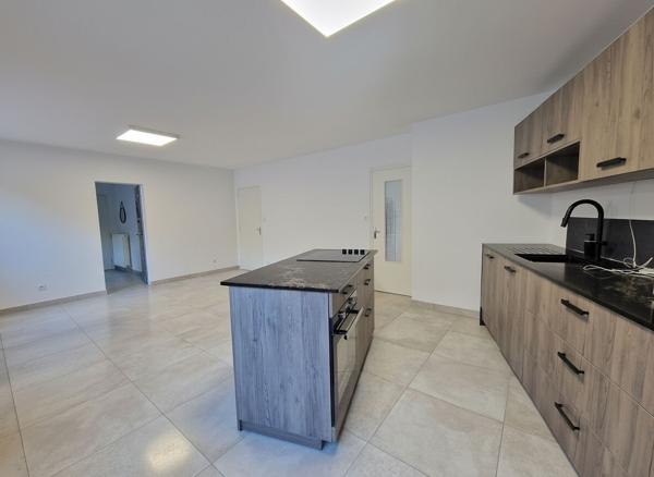 Appartement hyper centre Laval 3 pièces - 2 chambres - 1 bureau - une cave et un grenier privé