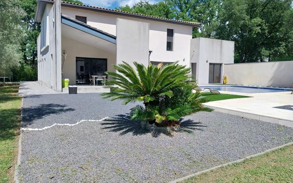 Maison à vendre    5 pièces •  Assas