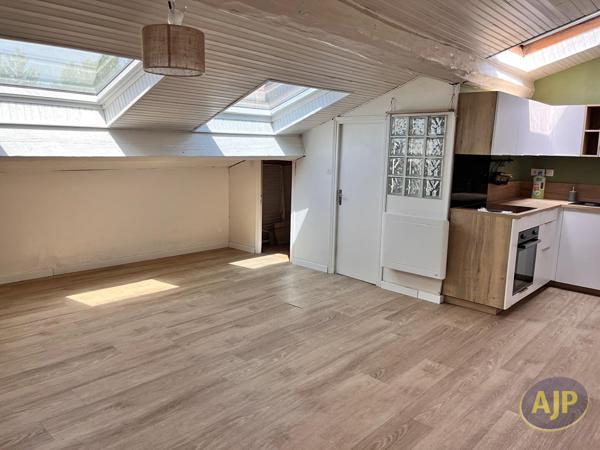 Appartement à louer Saintes : 2 pièces, 33m² avec 1 chambre(s) à 535€ - AJP Immobilier Saintes